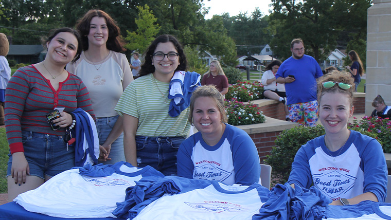 Students pose for a group picture wearing their welcome week t-shirts
