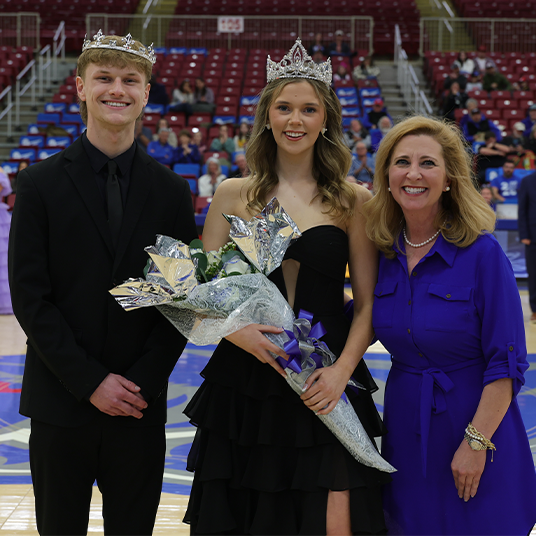 Grizzly Homecoming King Jack Rutledge, Grizzly Homecoming Queen Aubrey Hull and Chancellor Zora Mulligan
